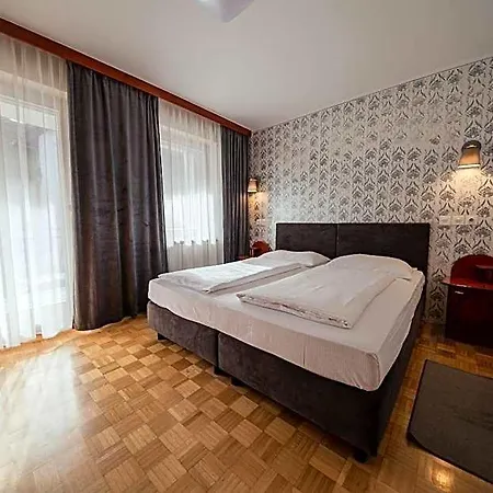 Maj 3*